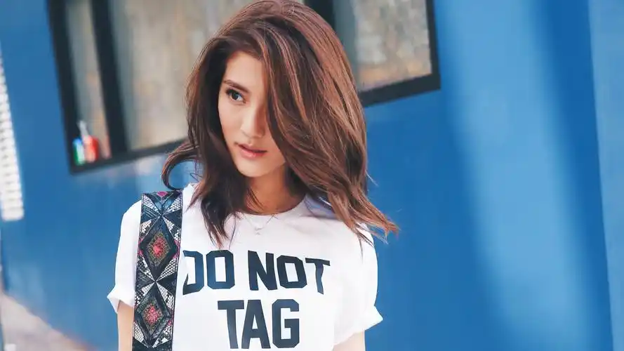 90后美女吴千语独特气质写真