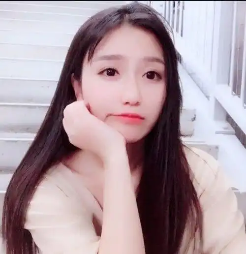 斗鱼主播小深深儿晒自拍水友真好看感觉像仙女一样