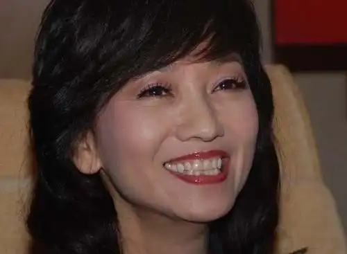 赵雅芝真实素颜照曝光,不老女神是假象,网友:不过如此