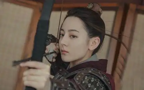 《长歌行》迪丽热巴男装,这套看起来很飒爽