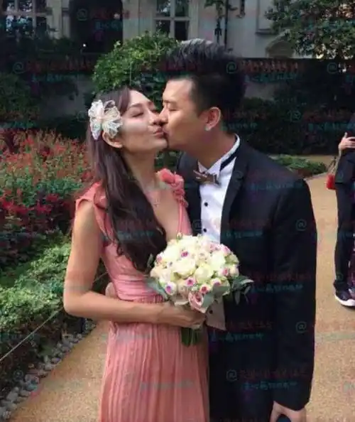 今天下午,又有自称王鸥助理的网友表示张戈确是王鸥前男友,但王鸥没