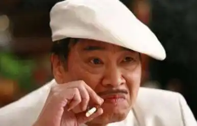 其实吴孟达就像润滑剂,一直不擅长人情世故的星爷靠着达叔的中和才没