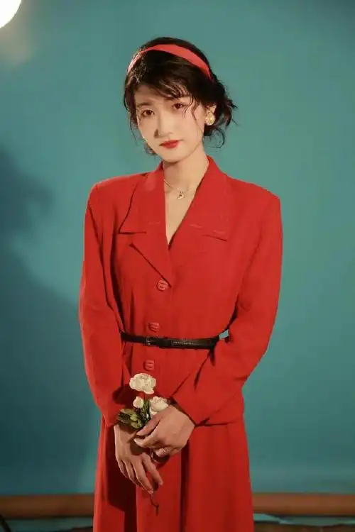 网红梦依疑似坑骗粉丝,忽悠粉丝交792元定金,梦依回应报警处理