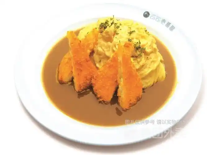 炸鸡排咖喱饭图片