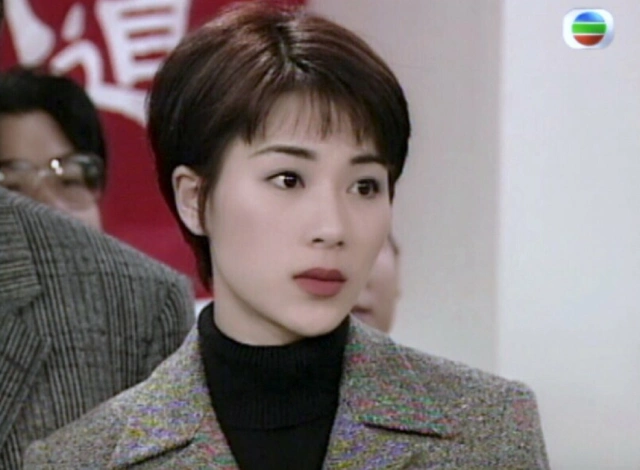 才出道不久的张可颐真的是颜值巅峰,尤其是一头短发惊艳无比