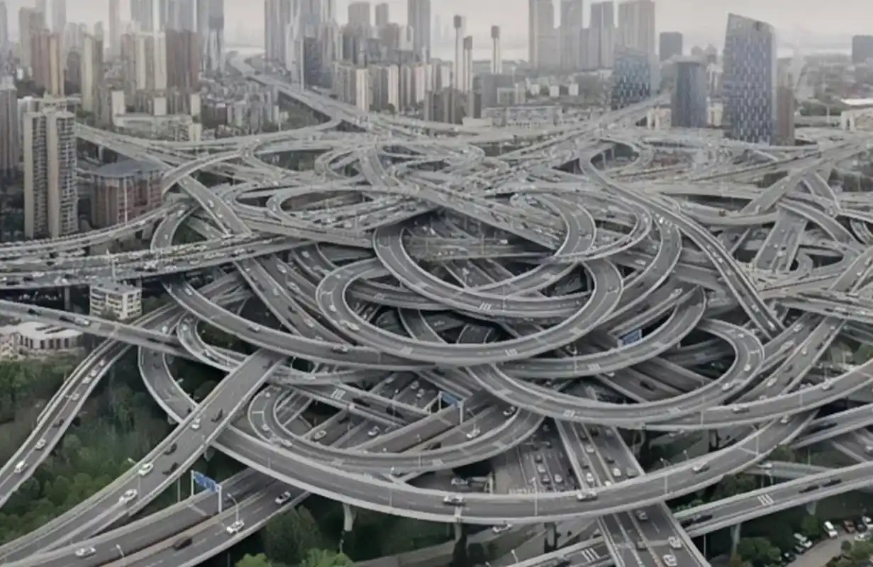 图片是重庆的立交桥,听说导航到了那里都不好使,专治不服的司机,外地