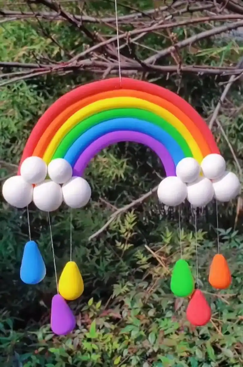 今日分享小朋友的手工彩泥作品彩虹