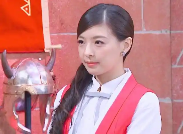 萌学园素材抱图关注