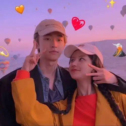 2020抖音最火的情侣头像一人一半情侣专用