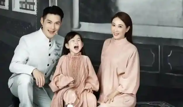 中,严屹宽极其真实地展现了自己的状态,有人评价说杜若溪太辛苦,虽然