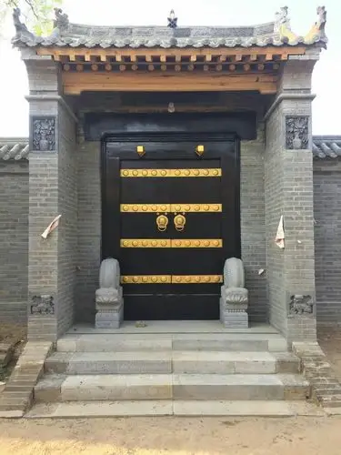 油漆好的南大门