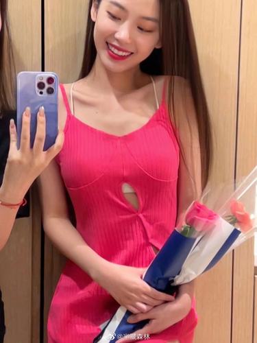 半藏森林同龄 纯欲风法式修身镂空性感百搭包臀吊带连衣长裙