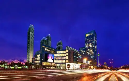 以"万象城"系列作品为例,从最早推动深圳中央商务区形成的深圳万象城