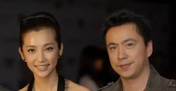 不论李冰冰怎么跟着王中军走,所有人也不会把她当作正牌妻子