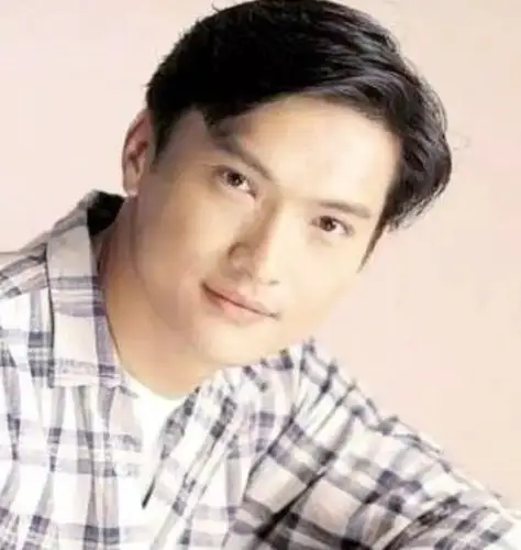 他是tvb当家男星为自闭症儿子退出娱乐圈花3年教儿子