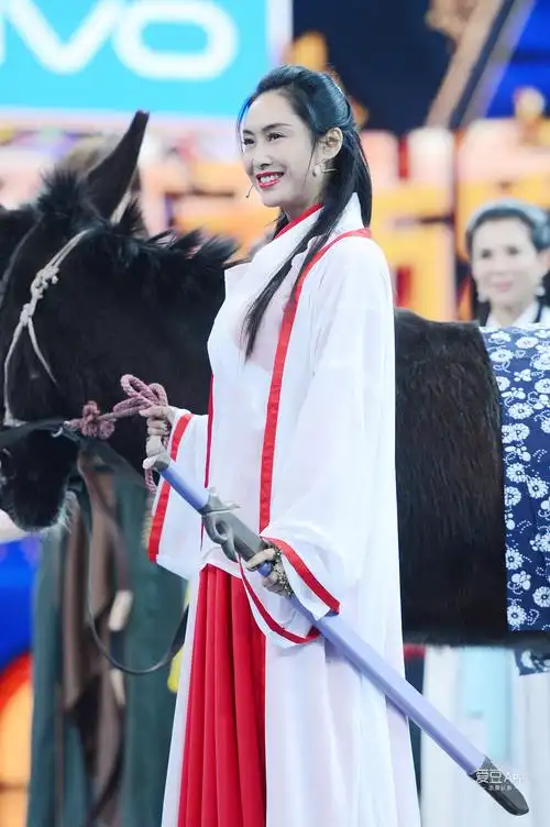 消息22年后朱茵首次还原紫霞仙子众古装经典形象重聚王牌