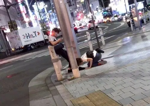 在生活中你们见过卑微的爱情亲情是怎样的