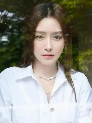 秦岚御姐风穿搭图集,端庄大方还高级