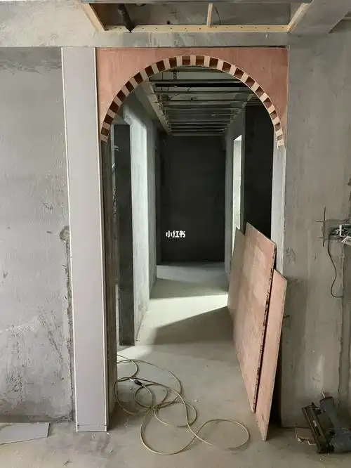 过道必须安排一个拱门啊