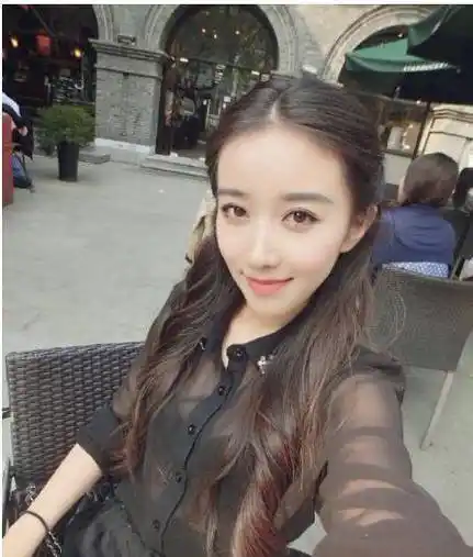 《非诚勿扰》的"最美女观众",被导演看中后力捧,如今她怎样了