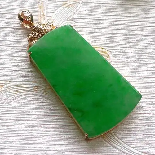 18k金伴钻镶嵌天然a货翡翠满绿平安无事牌吊坠 4.44克