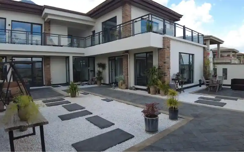 大理苍山洱海间113平米独栋别墅,带120平米花园,75平米地下室及观景