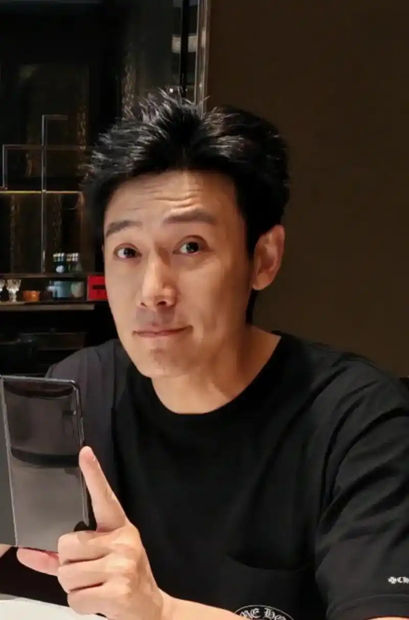 天啊,陆毅怎么瘦成这样了?