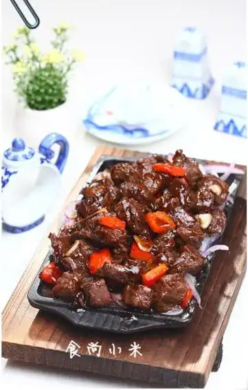 铁板黑椒牛肉粒