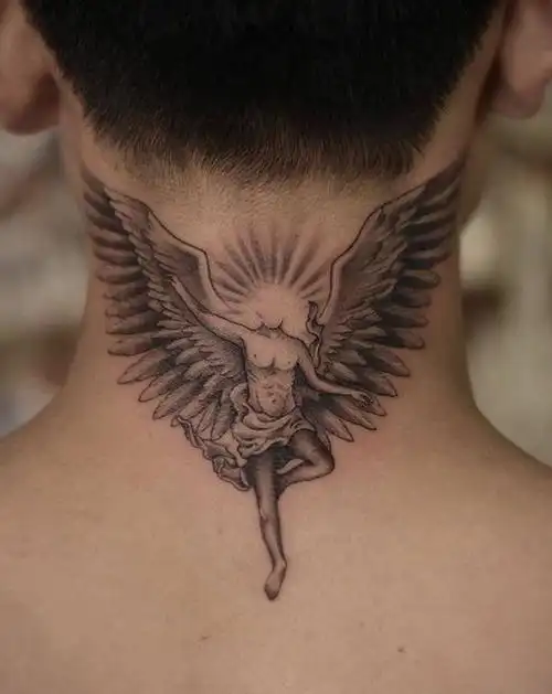 权志龙gd同款天使纹身图片_颈部欧美写实点刺纹身图案