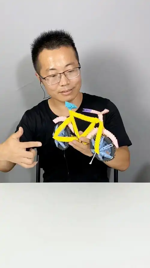 不得不说,用废纸做个自行车,还挺漂亮吧