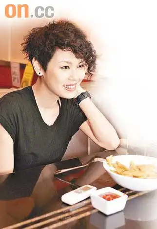 何嘉莉与英皇和平解约获厚待(图)