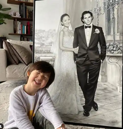 法国老公出轨45岁周汶锜独自上街买菜神情落寞面色憔悴