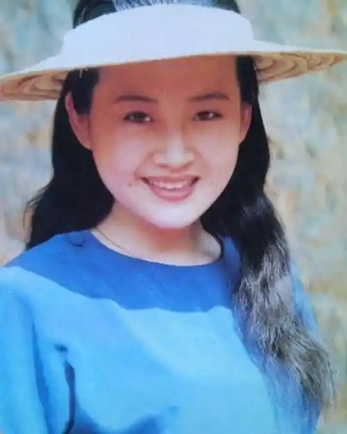 潇洒自在的许晴也被爱伤过,曾坦言:如果他还在,我可能