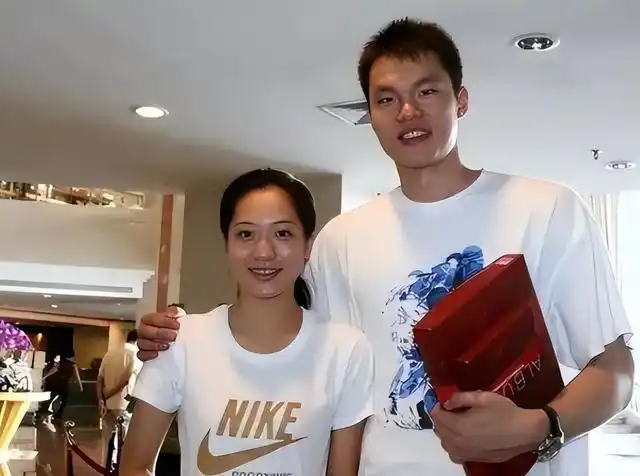 广东总经理朱芳雨cba首位万分先生娶2任妻子颜值身材均在线