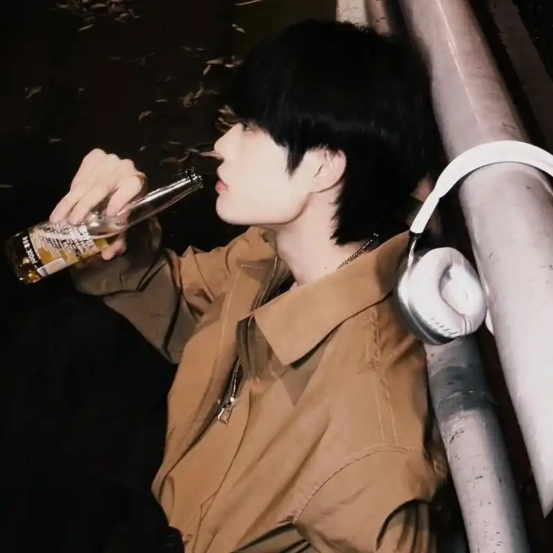 男生超好看自拍照头像