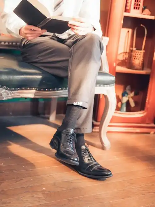 介绍一个小哥哥  #皮鞋  #正装皮鞋  #皮鞋黑袜