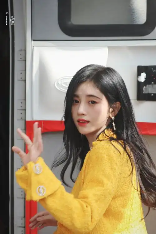 鞠婧祎超话jjy#鞠婧祎花间令#jjy#给鞠婧祎的七夕礼物#    "月光透光