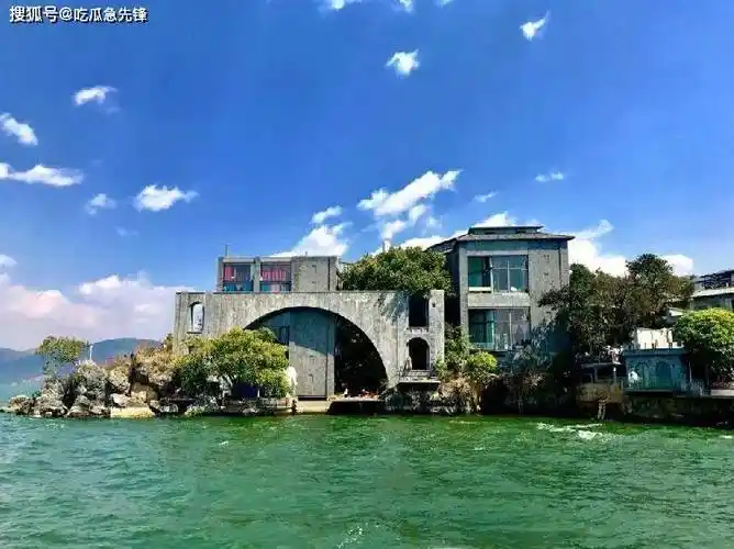 杨丽萍的月亮宫被查封,里面不忍直视!网友直呼:早就该封了