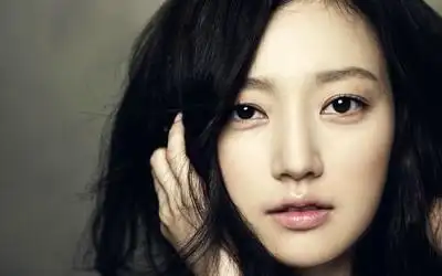 黄轩新女友宋昰昀个人资料年龄多大黄轩宋昰昀搂抱亲吻照片2