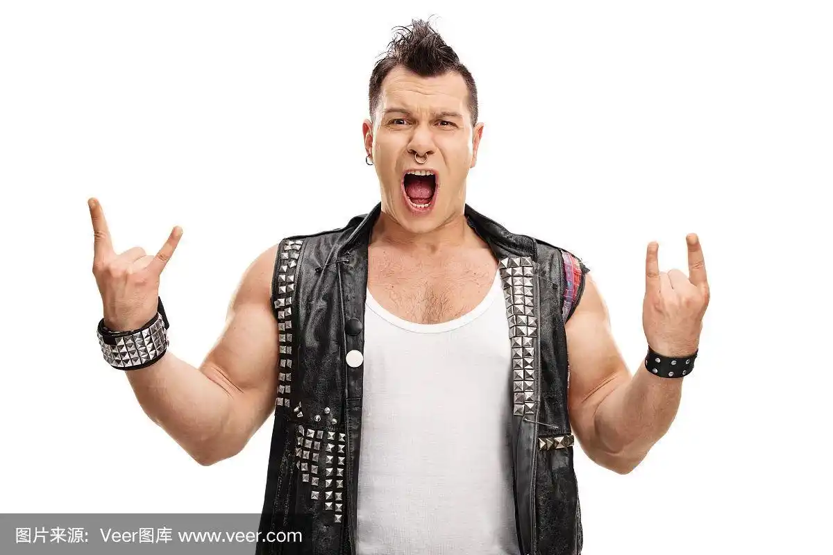兴奋的朋克摇滚歌手做摇滚手势