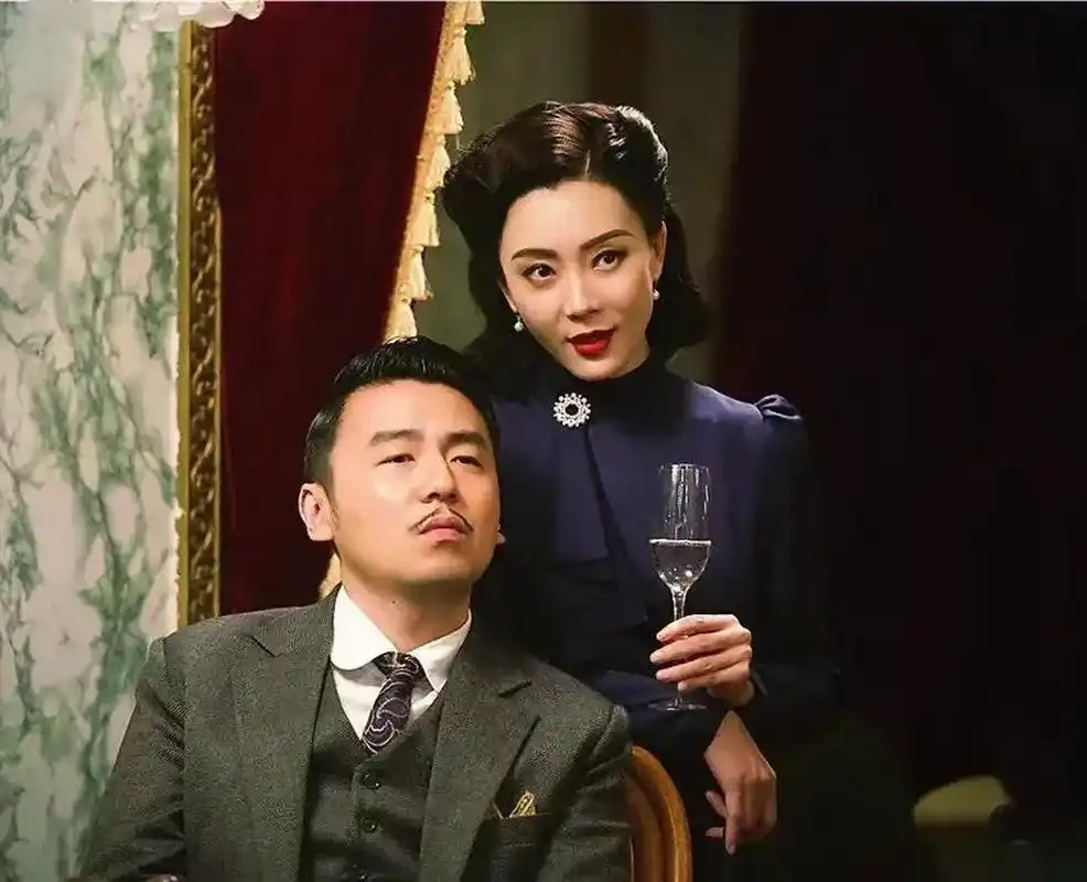 在拍电视剧《和平饭店》时,雷佳音和美女演员陈数有一场亲密激情戏的