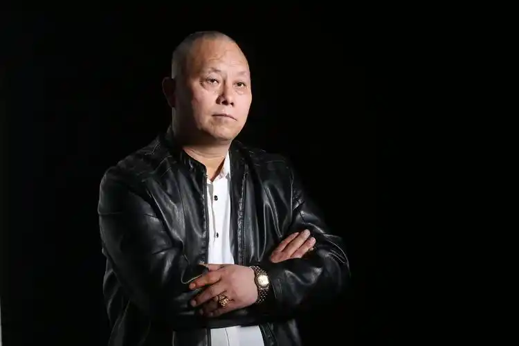 著名书画家李根红先生自幼酷爱书画,几十年临池不辍