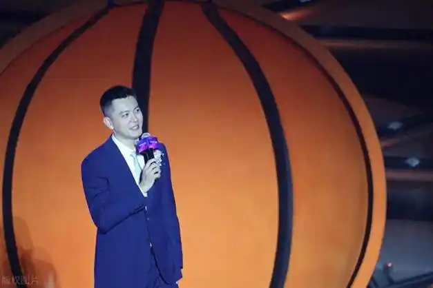 杨鸣婚变细节被扒出!唐佳良思思公开对峙,杨鸣2俱乐部职务被撤