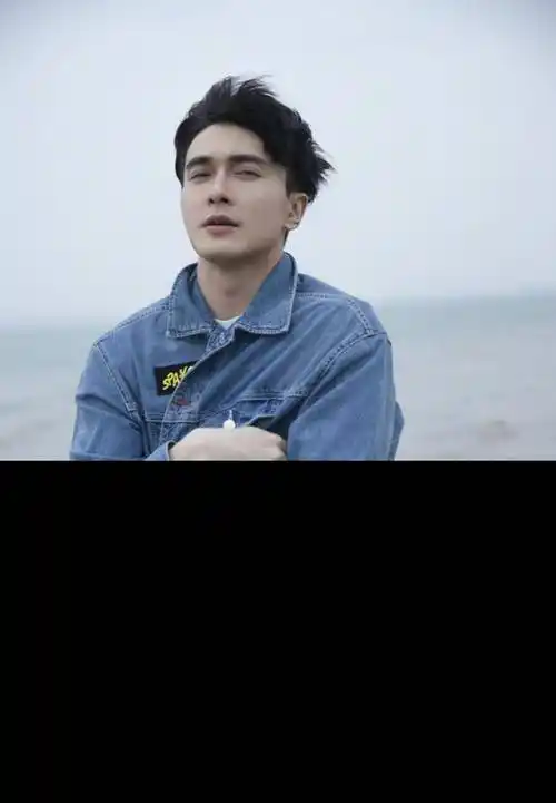 1米9 8块腹肌 混血颜,这个被杨幂pick的男神太酷了_训练_高伟光_张伟