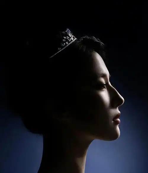 这些女明星的颜值都非常抗打,不仅正脸好看,就连侧颜都非常的惊艳