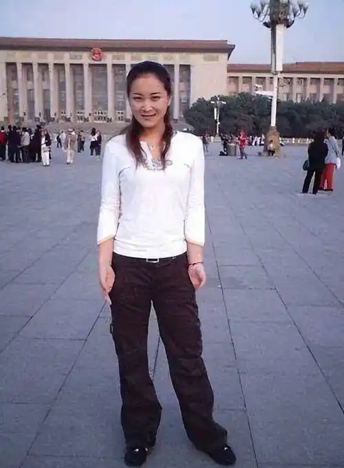 主持人贾丹:放弃上大学,供养贾玲9年,妹妹成名为她买房买车_考试_姐姐