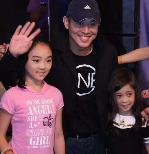 李连杰带大女儿出席马云聚会女儿刚考上哈佛李连杰以她为骄傲