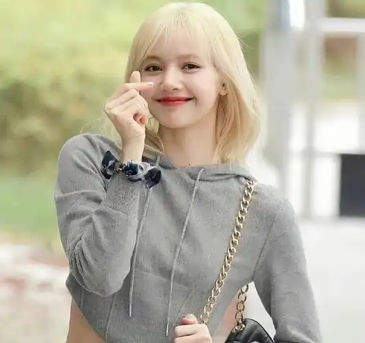 lisa头像 - 堆糖,美图壁纸兴趣社区