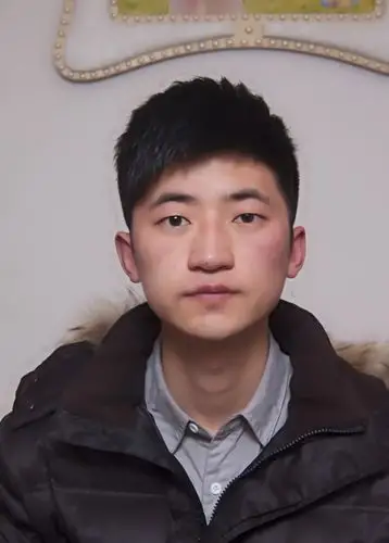 麻烦高手ps下电子照片,修改要求如下(正装,白底,免冠正面照)