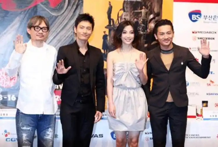 因174cm身高的苏有朋自卑,180cm的黄晓明却很骄傲,两人同框时会对称吗